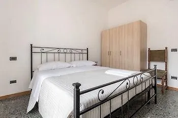 Prestige House Florence Hotel 3*,